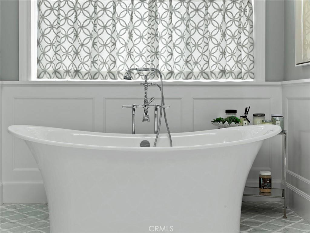 https://media.crmls.org/medias/e10bda57-1e04-4747-9bd8-2677381963e8.jpg?preset=X-Large