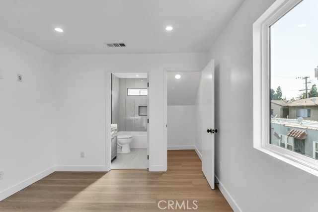 629 Olive Avenue, Long Beach CA: https://media.crmls.org/medias/e10c4719-7986-4293-93b3-eaccd03063a2.jpg