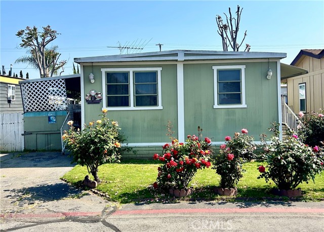 Detail Gallery Image 4 of 10 For 1401 W 9th St #27,  Pomona,  CA 91766 - 3 Beds | 1/1 Baths
