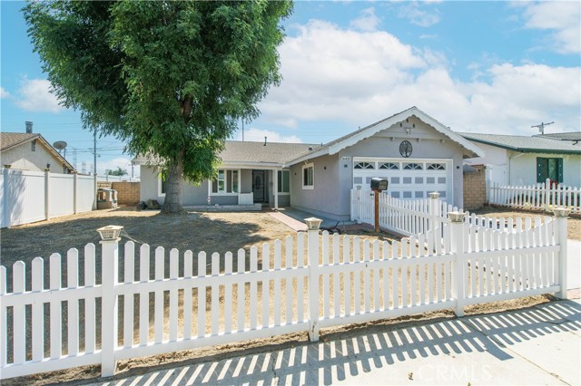 Detail Gallery Image 1 of 31 For 16420 Flanders St, Granada Hills,  CA 91344 - 3 Beds | 2 Baths