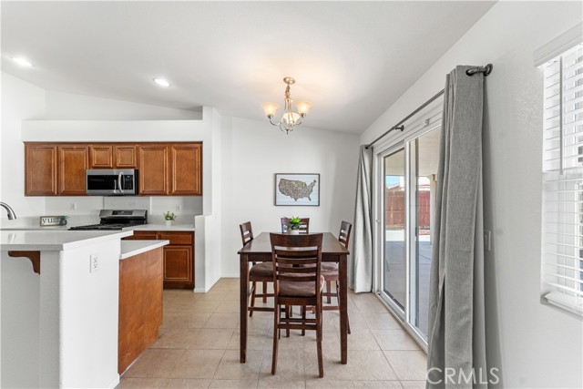 Detail Gallery Image 11 of 42 For 3319 Gemstone, Rosamond,  CA 93560 - 3 Beds | 2 Baths