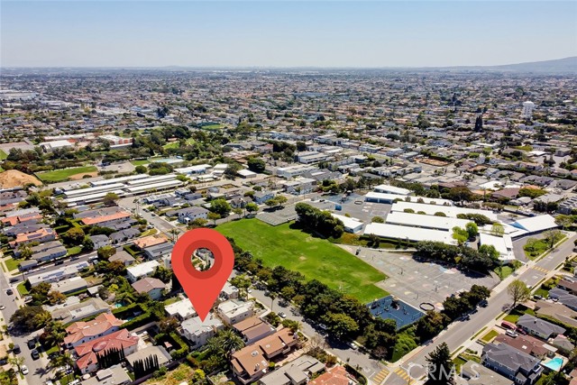 1323 17th Street, Manhattan Beach, California 90266, 4 Bedrooms Bedrooms, ,3 BathroomsBathrooms,Residential,Sold,17th,SB22069314