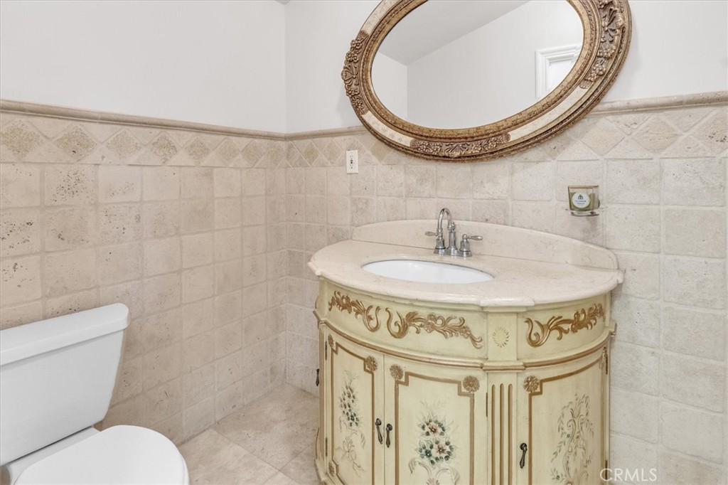 https://media.crmls.org/medias/e10f6233-0c28-47a6-b968-92ab435f78eb.jpg?preset=X-Large