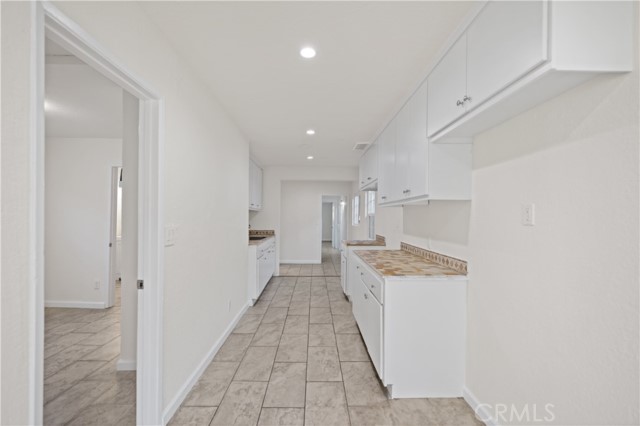 Detail Gallery Image 4 of 28 For 13032 S Main St, Los Angeles,  CA 90061 - 4 Beds | 2 Baths