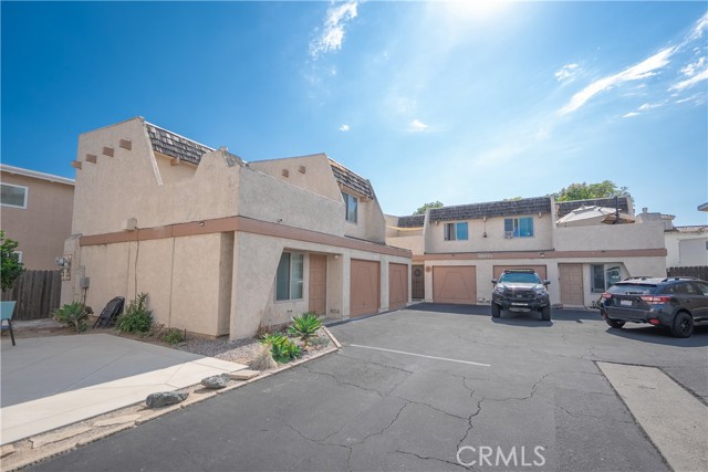 18911 Florida Street, Huntington Beach CA: https://media.crmls.org/medias/e10fc43d-7d0b-49b9-830c-87253ad50ead.jpg