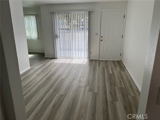 7039 Remmet Avenue, Canoga Park CA: https://media.crmls.org/medias/e10fef55-d32e-4914-986e-1b865be5bb60.jpg