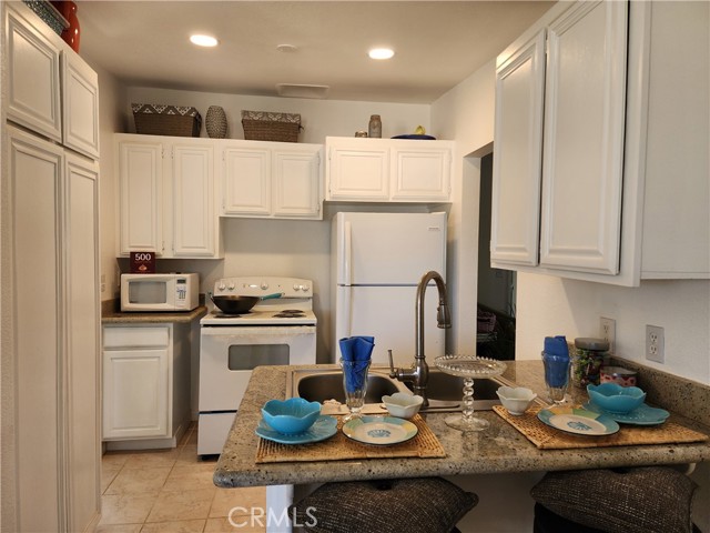 Detail Gallery Image 11 of 24 For 6959 Pawnee Ave, Yucca Valley,  CA 92284 - 2 Beds | 1 Baths