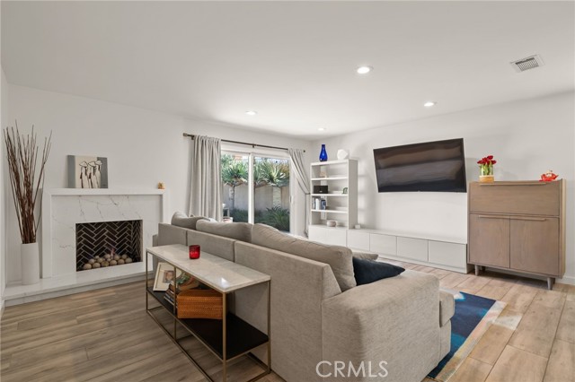 Detail Gallery Image 5 of 37 For 5330 Kirtland, Lakewood,  CA 90713 - 4 Beds | 2 Baths