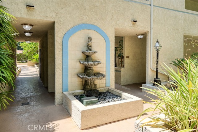 245 S Holliston Avenue, Pasadena CA: https://media.crmls.org/medias/e110a51b-d78e-4151-9aeb-651361186572.jpg