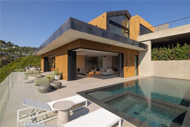 1000 Oriole Drive, Laguna Beach CA: https://media.crmls.org/medias/e112157a-f05f-42ac-b592-0aa0cfc63ddd.jpg