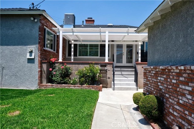 2031 Jolley Drive, Burbank CA: https://media.crmls.org/medias/e1124688-23a9-43dc-9373-003096815e4f.jpg