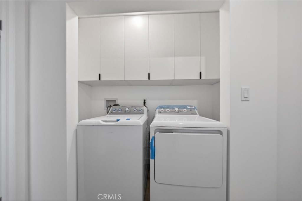 https://media.crmls.org/medias/e11264cf-57f4-4075-aaf1-ba3cc69b009b.jpg?preset=X-Large
