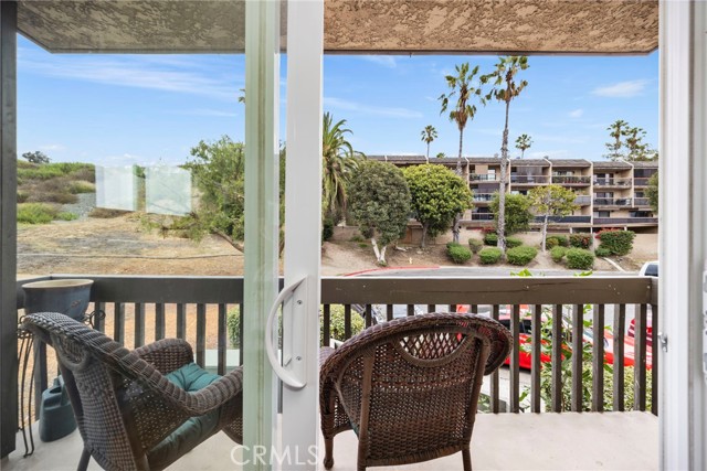 2299 N Legion Drive, Signal Hill CA: https://media.crmls.org/medias/e112cdee-0ea7-4700-8b7d-041cc96b0206.jpg