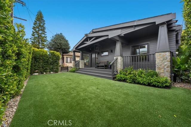 1012 10th Street, Manhattan Beach CA: https://media.crmls.org/medias/e113875b-5d4c-4831-9f17-fdc59988b38d.jpg