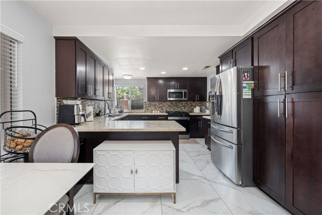 Detail Gallery Image 12 of 50 For 911 Homestead Rd, Corona,  CA 92878 - 4 Beds | 3 Baths