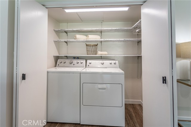 2219 W Clark Avenue, Burbank CA: https://media.crmls.org/medias/e113e0b3-e3fb-4dfd-8db6-d3d6ade625fc.jpg