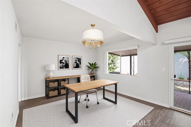 Detail Gallery Image 4 of 57 For 2011 W Katella, Anaheim,  CA 92804 - 2 Beds | 2 Baths