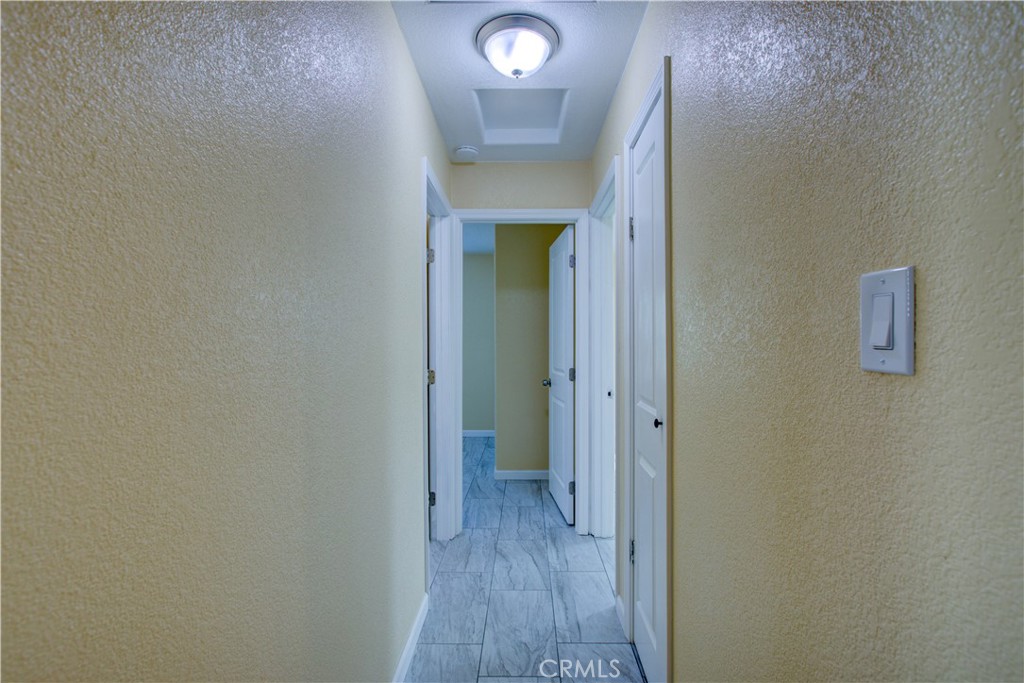 https://media.crmls.org/medias/e11463d7-e8f2-450a-ad4e-f4798cbcf64b.jpg?preset=X-Large