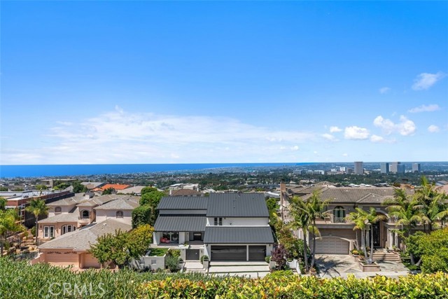 49 Cambria Drive, Corona del Mar CA: https://media.crmls.org/medias/e114acca-dba6-4b6a-a18d-ca5aa36e9c38.jpg