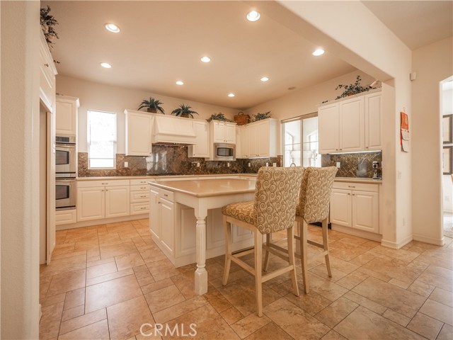 Detail Gallery Image 5 of 21 For 8365 Sanctuary Dr, Corona,  CA 92883 - 5 Beds | 4/1 Baths