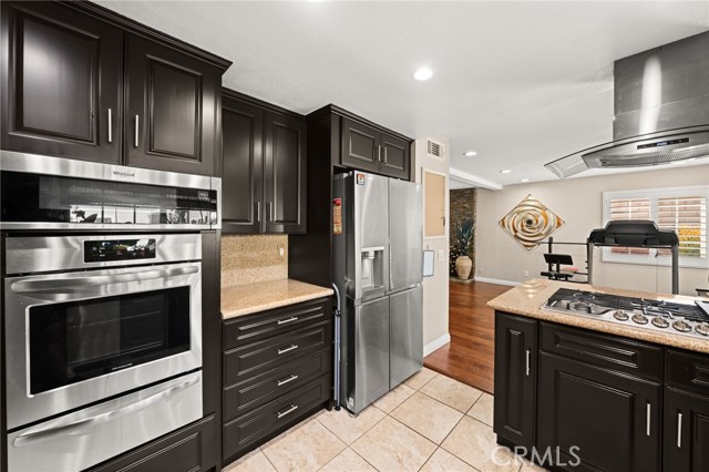 40 Country Wood Drive, Phillips Ranch CA: https://media.crmls.org/medias/e115cb93-684d-47e9-ab75-e26f6eb69ef2.jpg