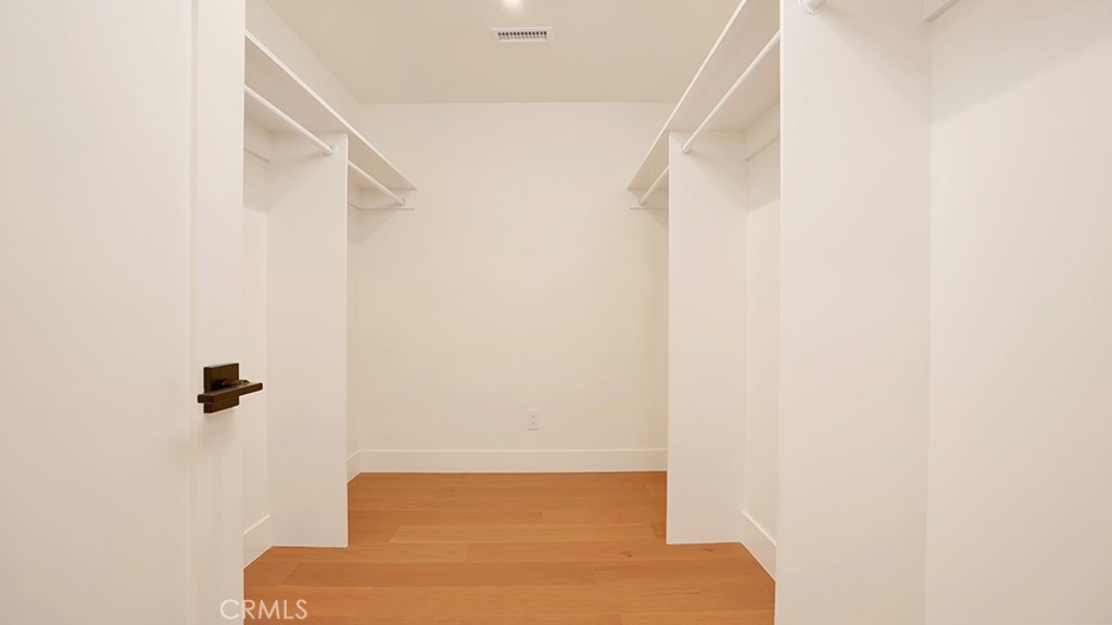 https://media.crmls.org/medias/e115ddc7-77fa-4445-a503-1c16d09600b0.jpg?preset=X-Large