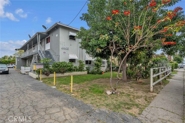 6862 Hazeltine Avenue, Van Nuys CA: https://media.crmls.org/medias/e1160131-32c7-4771-948c-6609e0e6a041.jpg