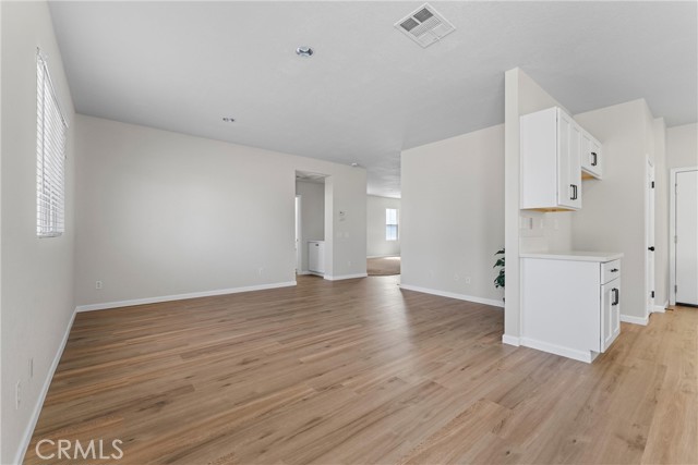Detail Gallery Image 7 of 22 For 5789 Golding Dr, Lancaster,  CA 93536 - 4 Beds | 3 Baths