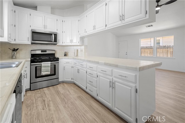 Detail Gallery Image 10 of 28 For 298 E Valley St, Coalinga,  CA 93210 - 3 Beds | 2 Baths