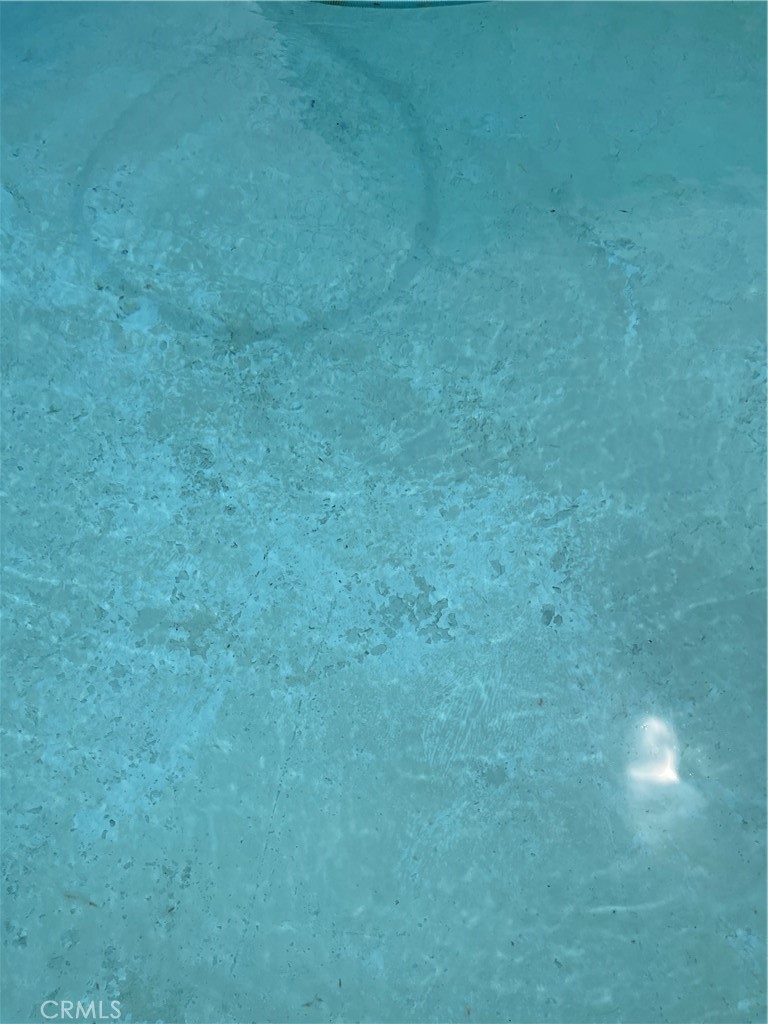 https://media.crmls.org/medias/e116d3e3-96d9-43d2-90c0-3532d6c26c93.jpg?preset=X-Large