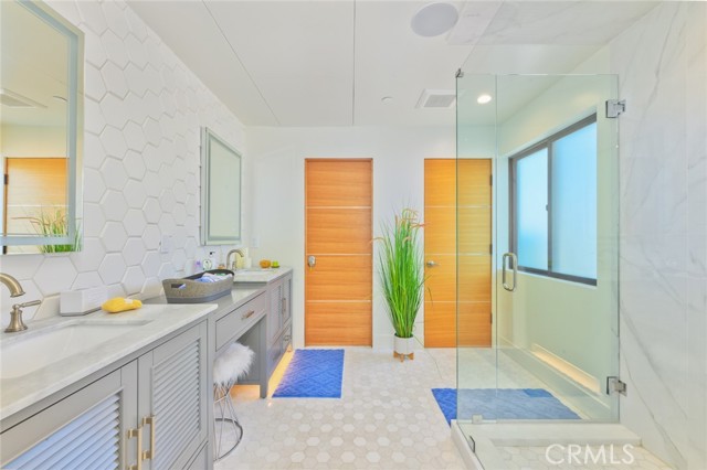 Detail Gallery Image 8 of 10 For 504 E Balboa Blvd, Newport Beach,  CA 92661 - 3 Beds | 2 Baths