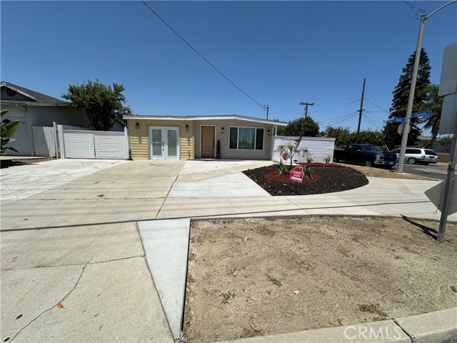 9971 Foster, Downey, California 90242, 3 Bedrooms Bedrooms, ,3 BathroomsBathrooms,Single Family Residence,For Sale,Foster,DW24131166