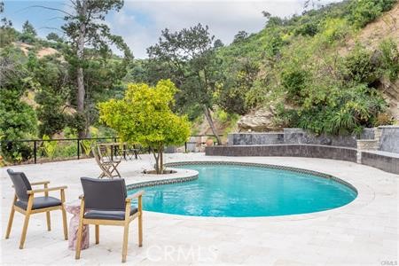 14818 Round Valley Drive, Sherman Oaks CA: https://media.crmls.org/medias/e118c8d9-3810-4250-ba0a-a13e7ff67299.jpg