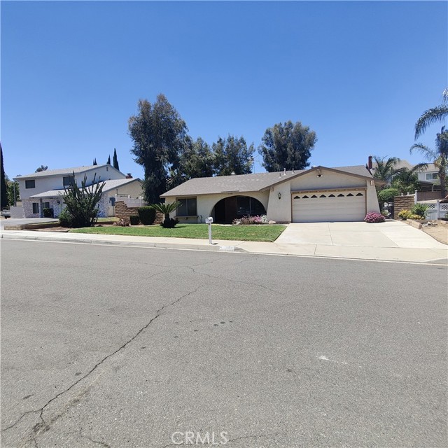 11285 Coolwater Dr, Riverside, CA 92505