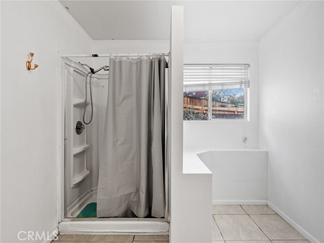 16409 Pauhaska Court, Apple Valley CA: https://media.crmls.org/medias/e119bcbd-0959-4a07-a267-afcecb2936be.jpg