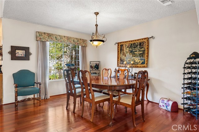 Detail Gallery Image 13 of 56 For 19852 Pandy Ct, Canyon Country,  CA 91351 - 3 Beds | 2/1 Baths
