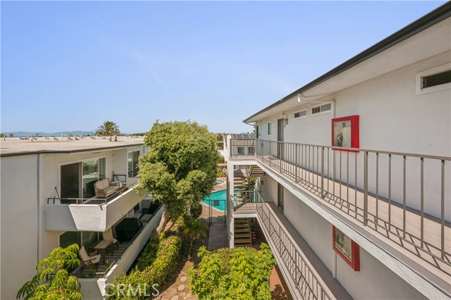 Detail Gallery Image 4 of 37 For 415 S Prospect Ave #105,  Redondo Beach,  CA 90277 - 2 Beds | 2 Baths