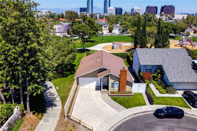 3701 S Ross Street, Santa Ana CA: https://media.crmls.org/medias/e11a63d4-3b08-4d68-bdba-53d401938fda.jpg
