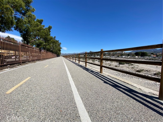 18820 Mandan St, Canyon Country CA: https://media.crmls.org/medias/e11a83c0-bef8-4d98-a6e3-b3386d85e132.jpg