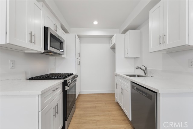 623 Orange Grove Avenue, Glendale CA: https://media.crmls.org/medias/e11af228-0bde-4471-9e04-ac28e748ce77.jpg