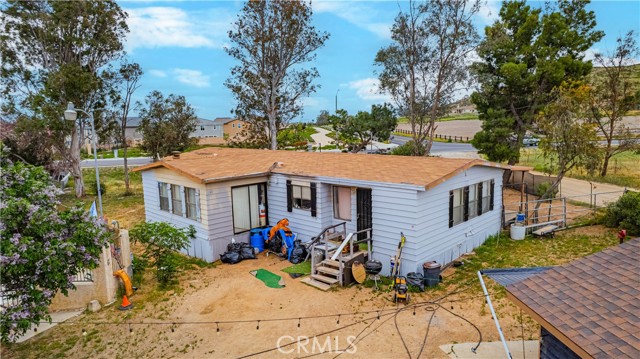 30300 Garbani Road, Menifee CA: https://media.crmls.org/medias/e11bcb09-fc9f-496e-a07f-ffe0ea88316f.jpg