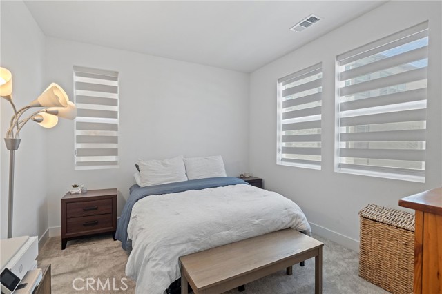 Detail Gallery Image 20 of 57 For 236 Yerba, Irvine,  CA 92618 - 4 Beds | 3/1 Baths