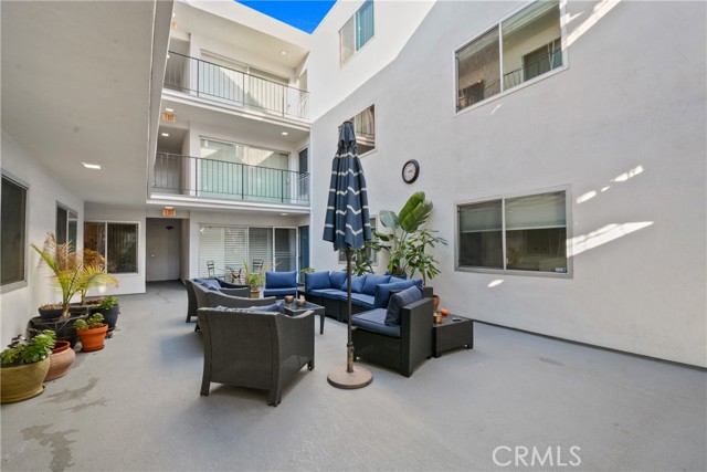 Detail Gallery Image 8 of 30 For 2101 E 2nd St #305,  Long Beach,  CA 90803 - 2 Beds | 2 Baths