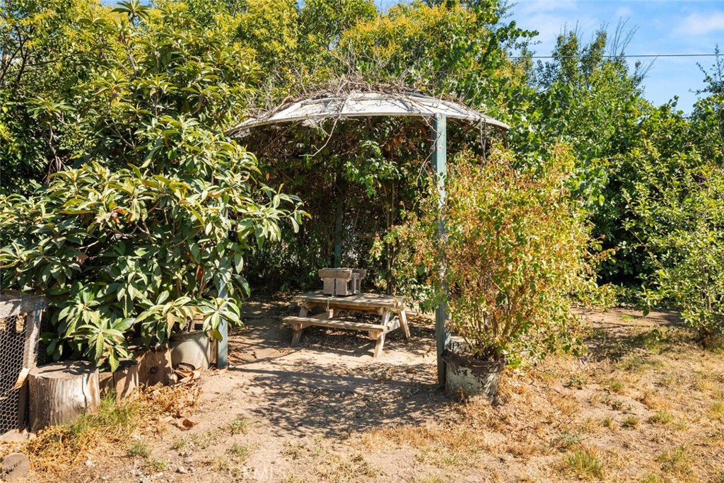 https://media.crmls.org/medias/e11ce97e-1978-4059-8e09-eb688b1e57fa.jpg?preset=X-Large