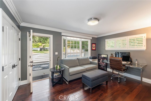 5433 Castle Knoll Road, La Canada Flintridge CA: https://media.crmls.org/medias/e11d3a4b-be35-4fce-972c-aa77c69e086d.jpg