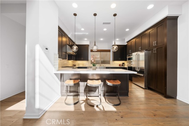 105 newall, Irvine CA: https://media.crmls.org/medias/e11e4333-28bd-4dd0-a317-00fdcc42e513.jpg