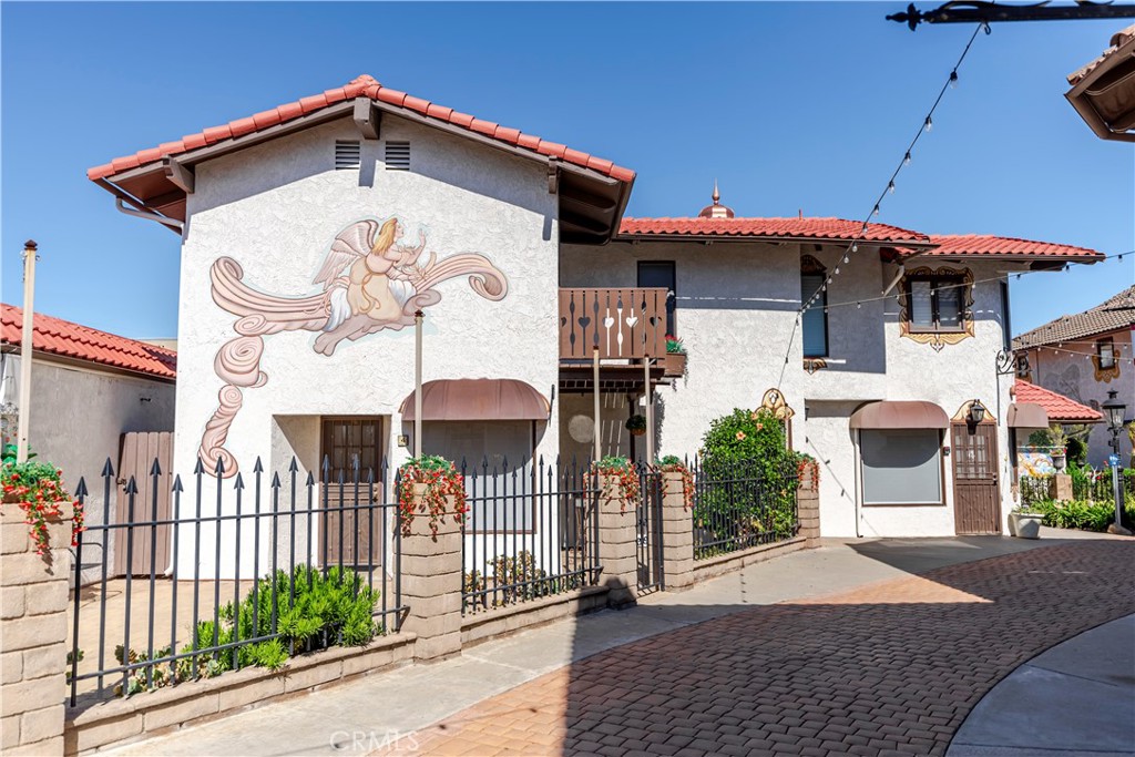 7561 Center #4