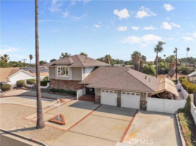 2001 Cypress Point Drive, Corona CA: https://media.crmls.org/medias/e11e8760-e791-4969-a7f3-f56c72aaa47a.jpg