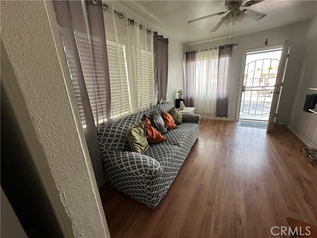 904 Elm Street, Compton, California 90220, 2 Bedrooms Bedrooms, ,1 BathroomBathrooms,Single Family Residence,For Sale,Elm,DW25035245