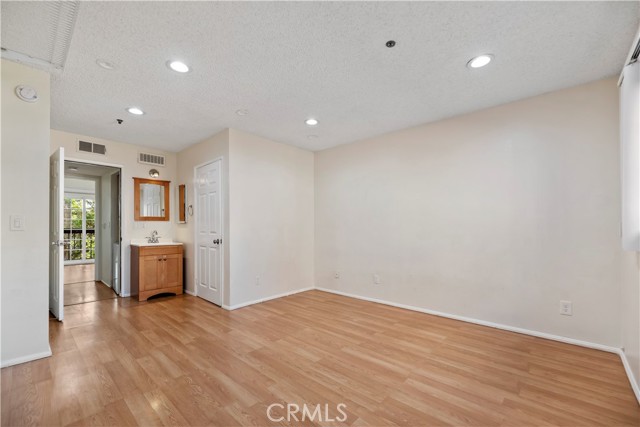 Detail Gallery Image 27 of 46 For 147 W Acacia Avenue Unit#104, Glendale,  CA 91204 - 2 Beds | 2/1 Baths